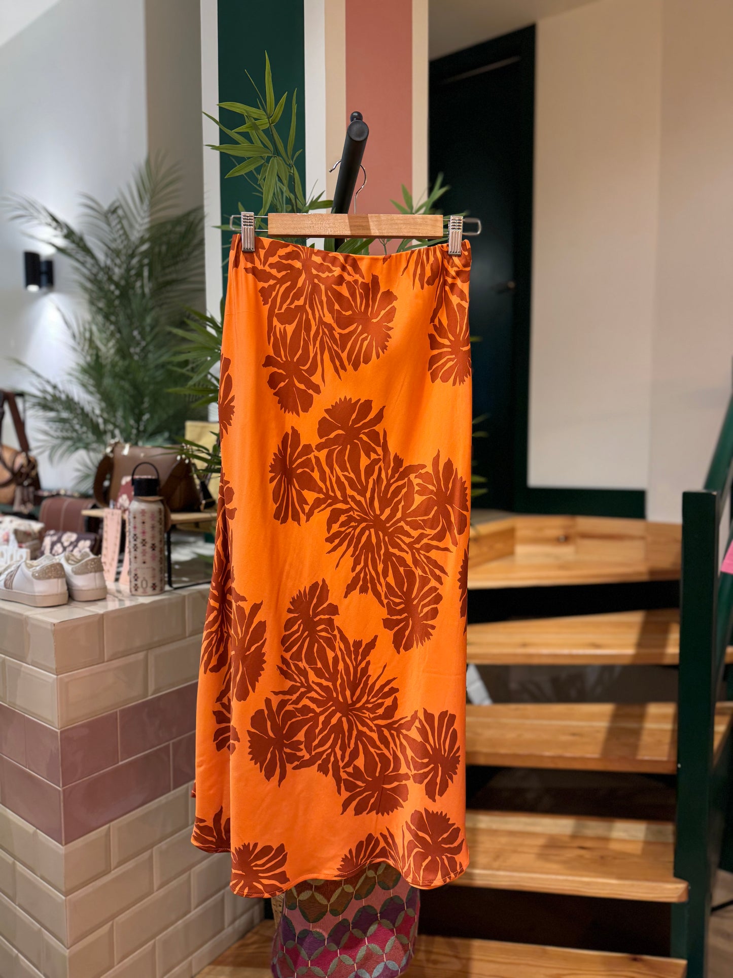 Falda Satinada Naranja Estampado Hoja