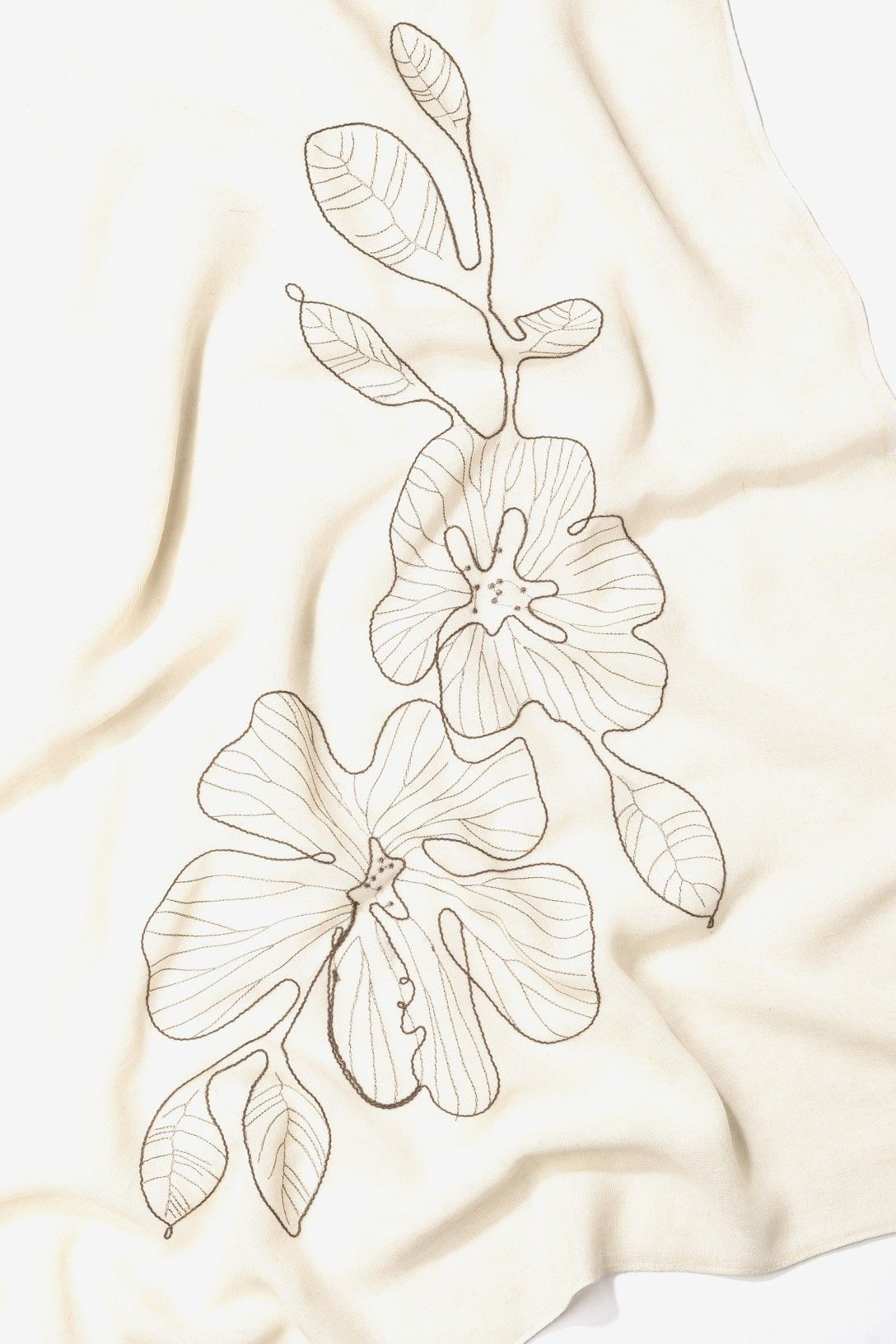 Pañuelo Flor Bordada Crudo