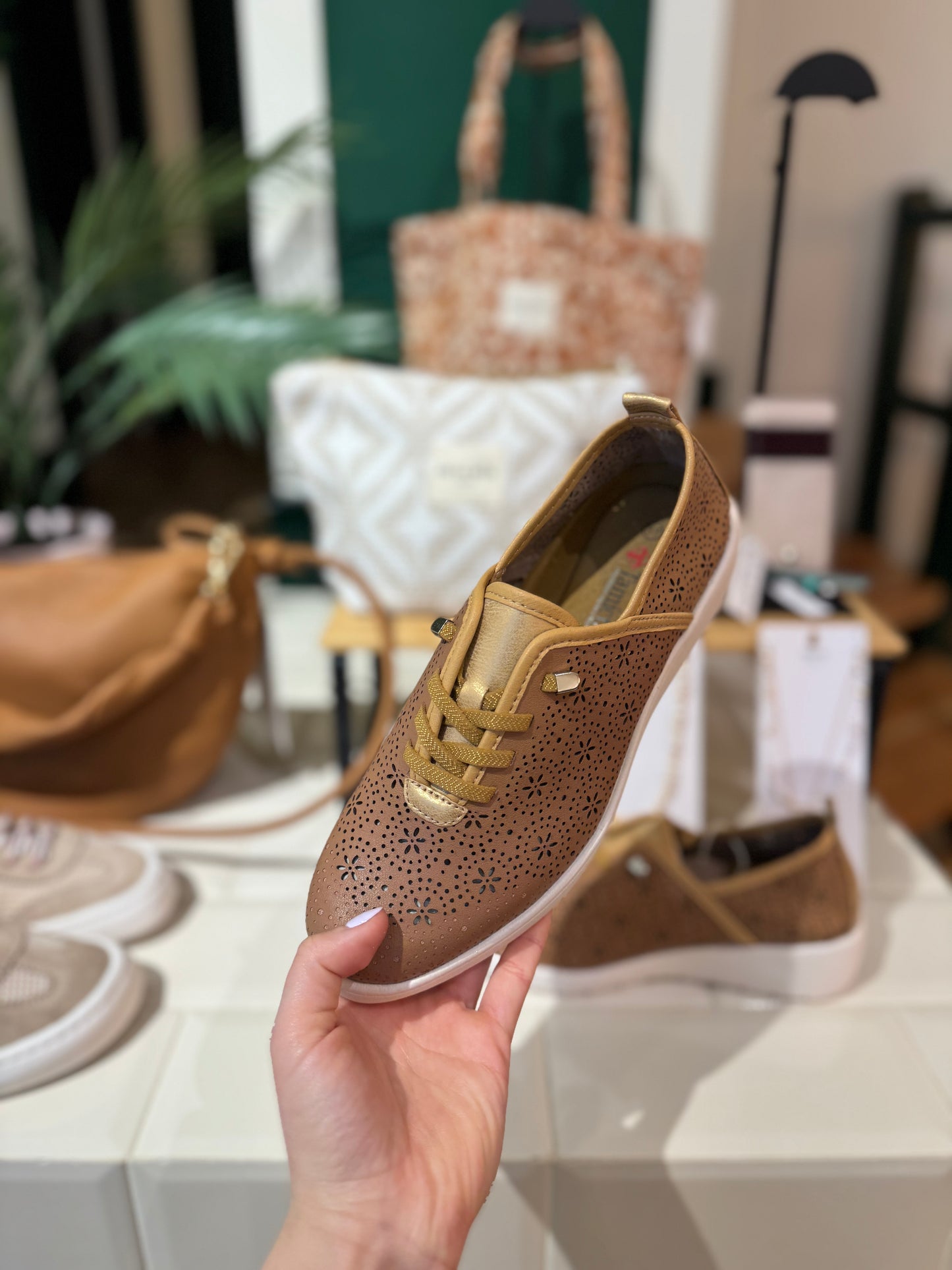 Sneakers Casual Perforadas H4