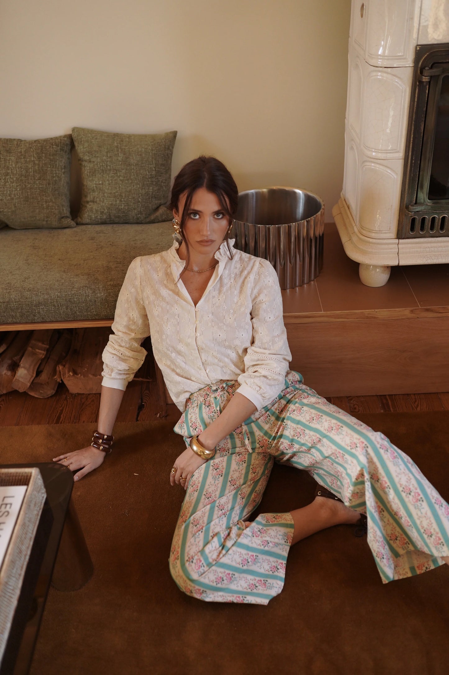 Pantalón Fluido Con Estampado Floral A Rayas
