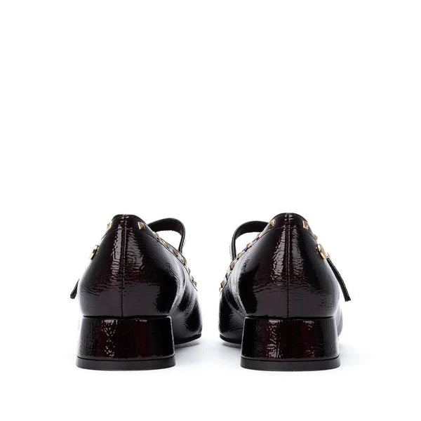 Zapato Charol Con Tachuelas Burdeos