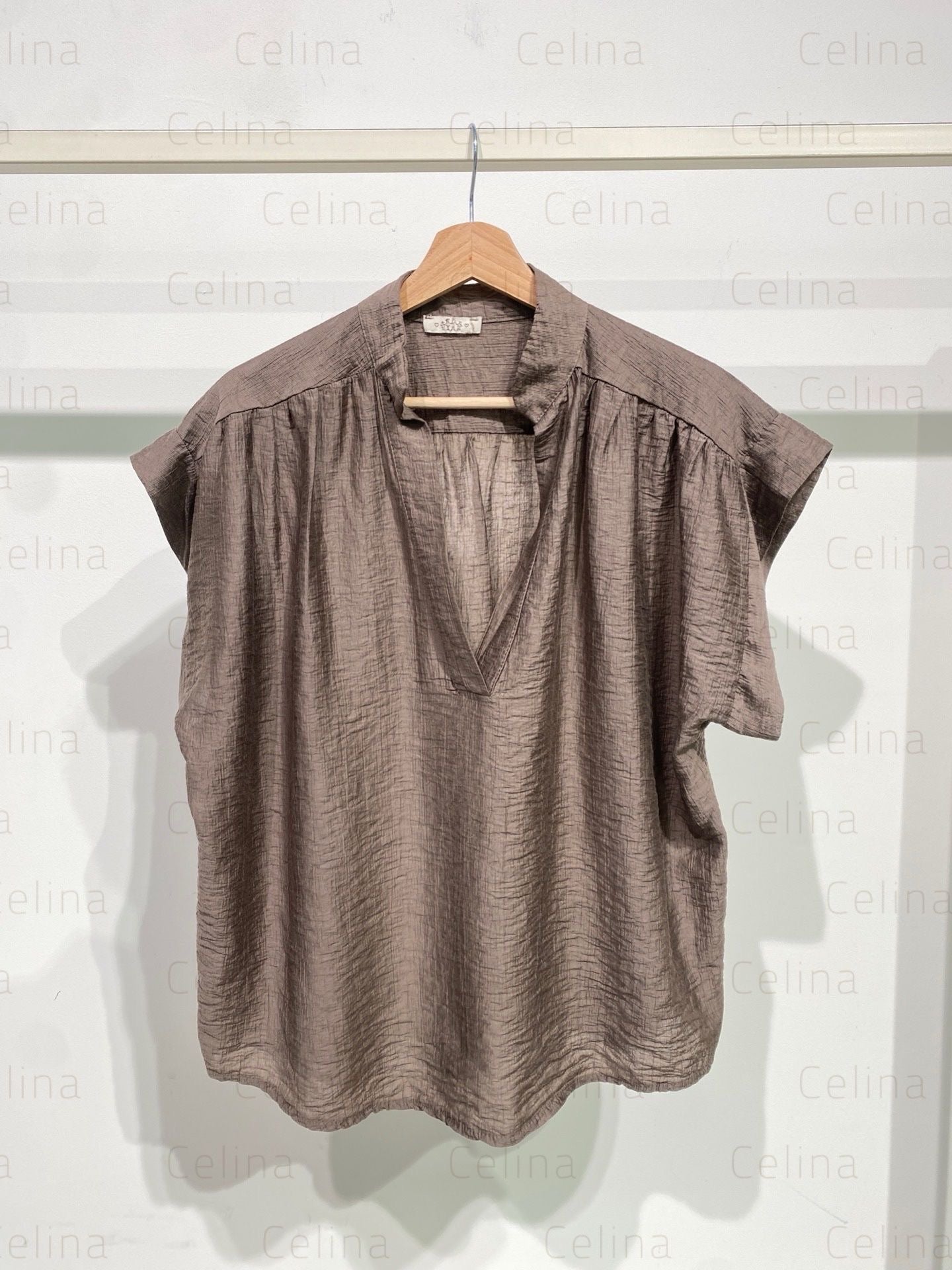 Camisa Lino Taupe Escote Pico