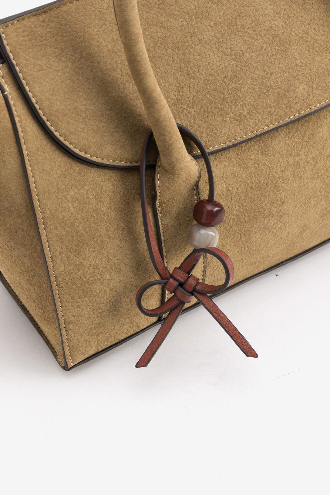 Bolso Ancho Marrón Nobuk Detalle Decorativo Lazo