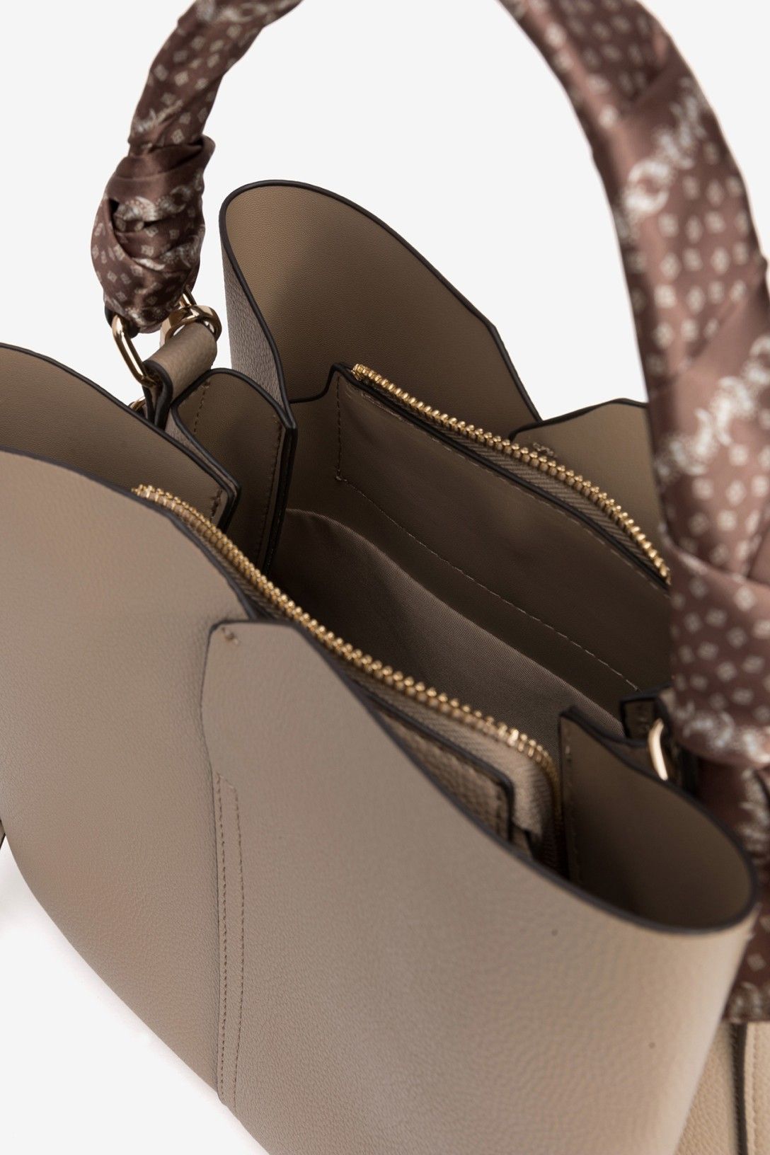Bolso De Mano Con Correa y Pañuelo