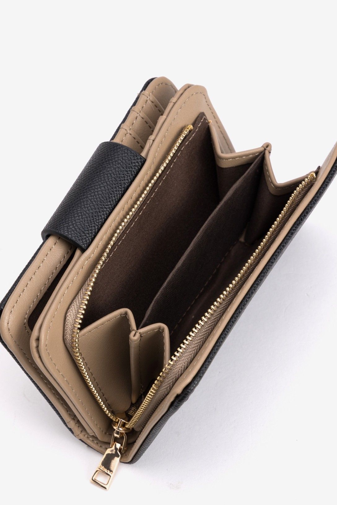 Cartera Negra y Marrón Detalle Cuadrado Metal