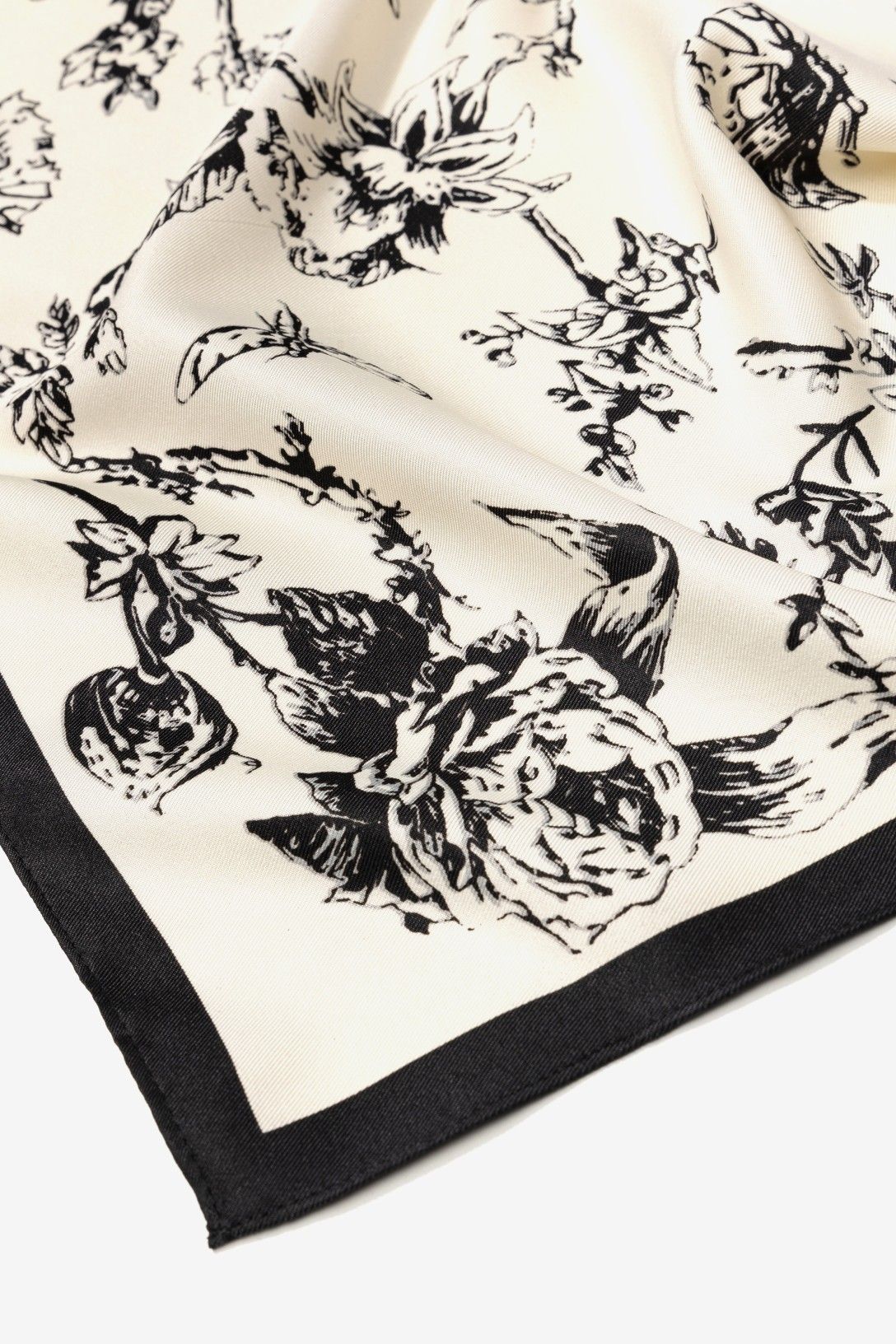 Bandana Lisa Flores Blanca y Negra