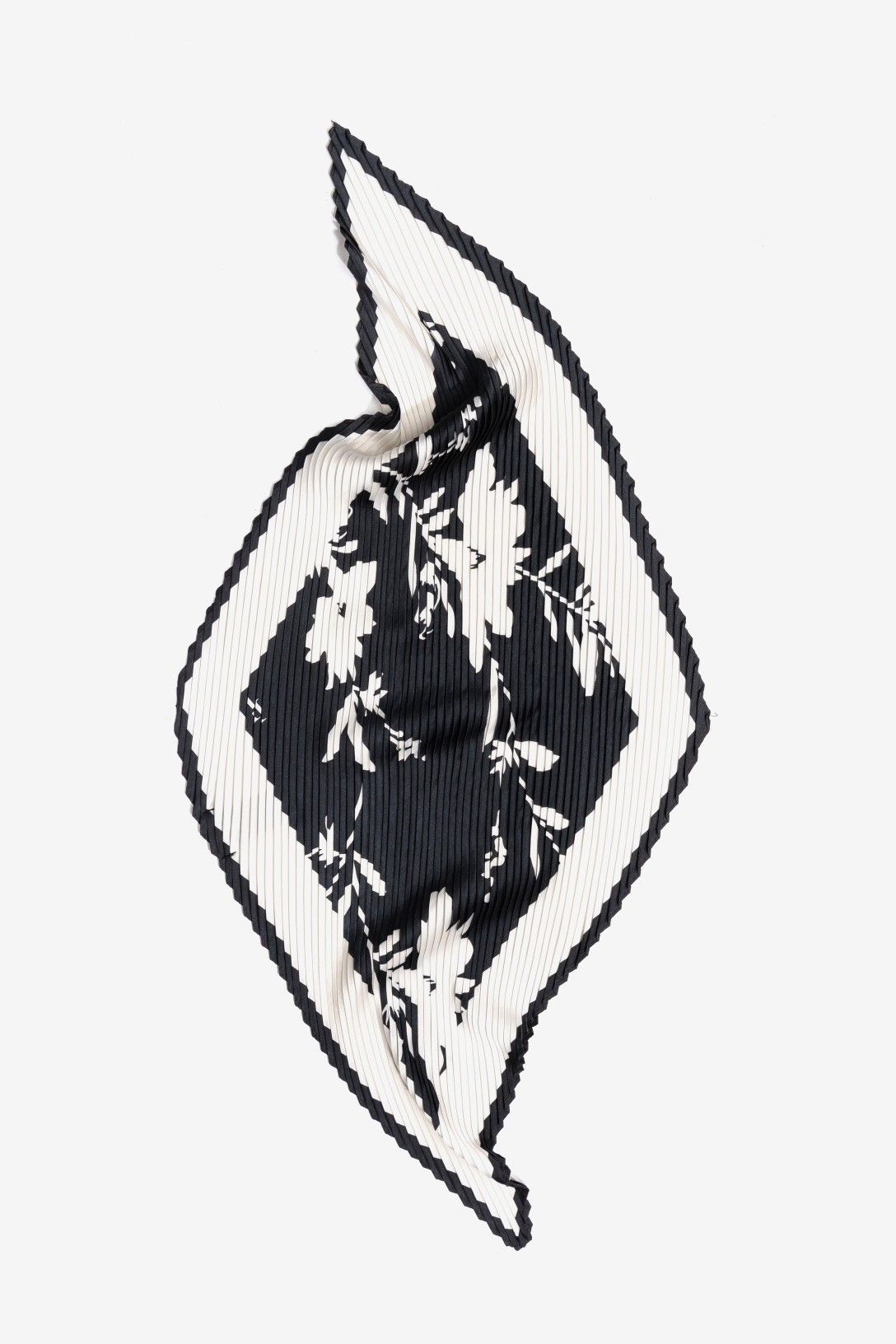 Bandana Plisada Blanca y Negra Flor