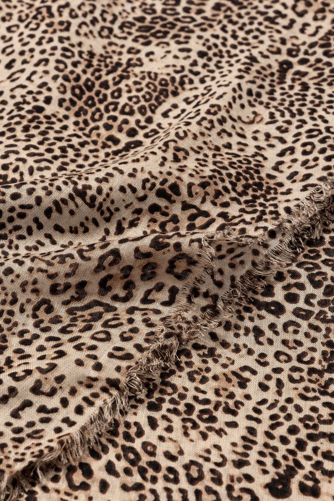 Pañuelo Color Crudo Estampado Leopardo