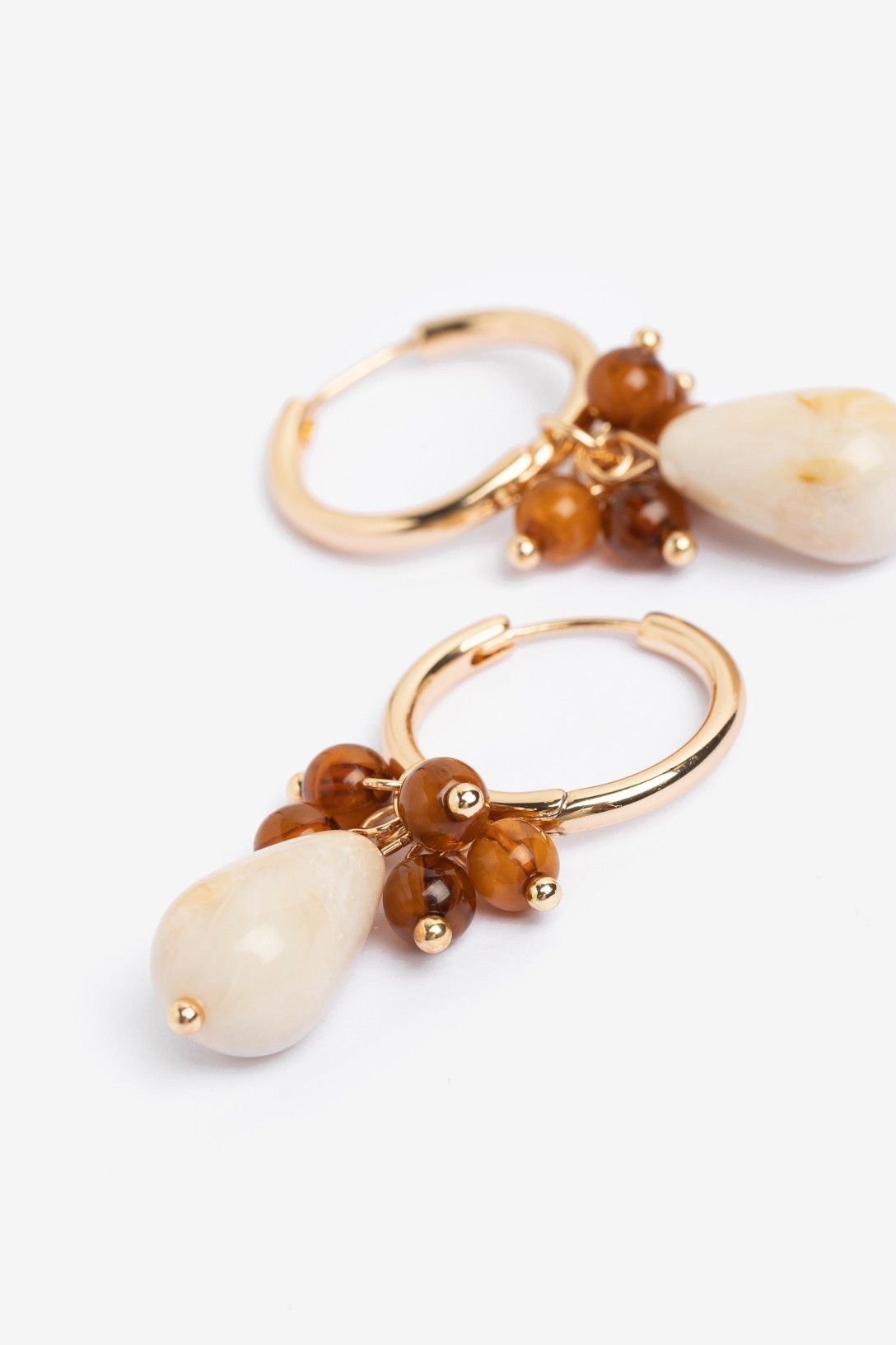 Pendientes Aro Dorado Con Charms Teja y Piedra Marmoleada