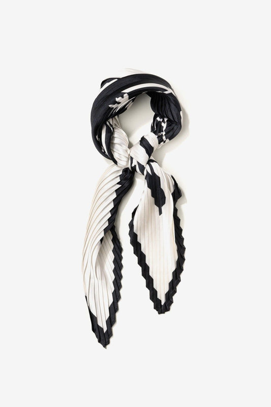 Bandana Plisada Blanca y Negra Flor