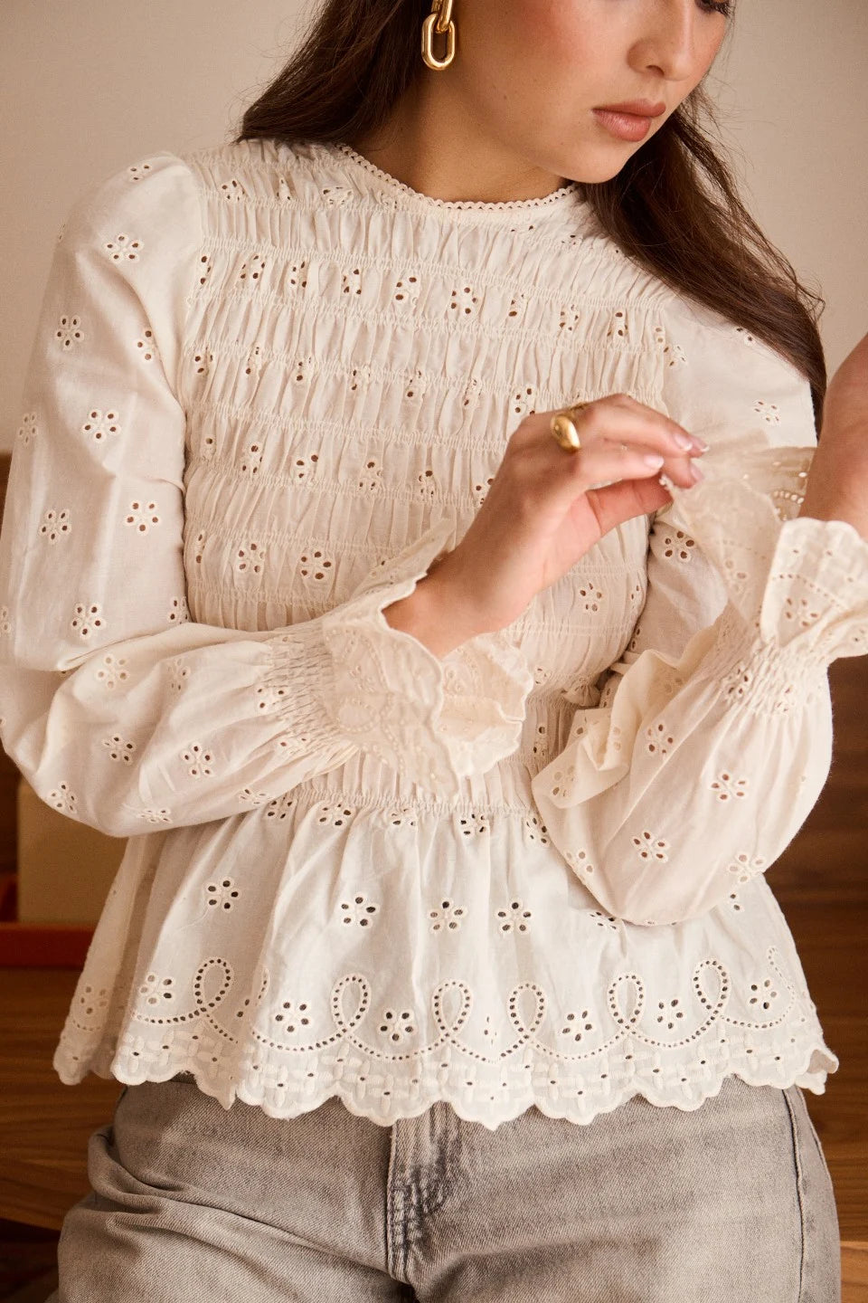 Blusa Con Bordado Inglés y Frunces