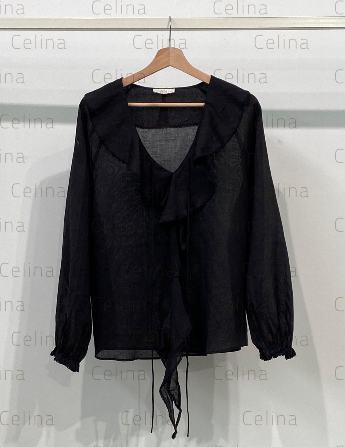 Camisa Negra Volantes Largos