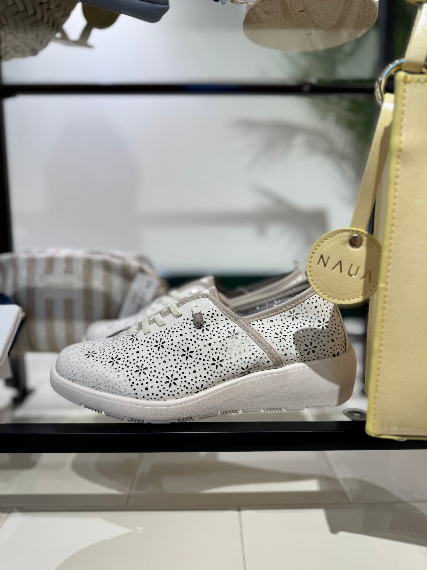 Sneakers Casual Perforadas H4