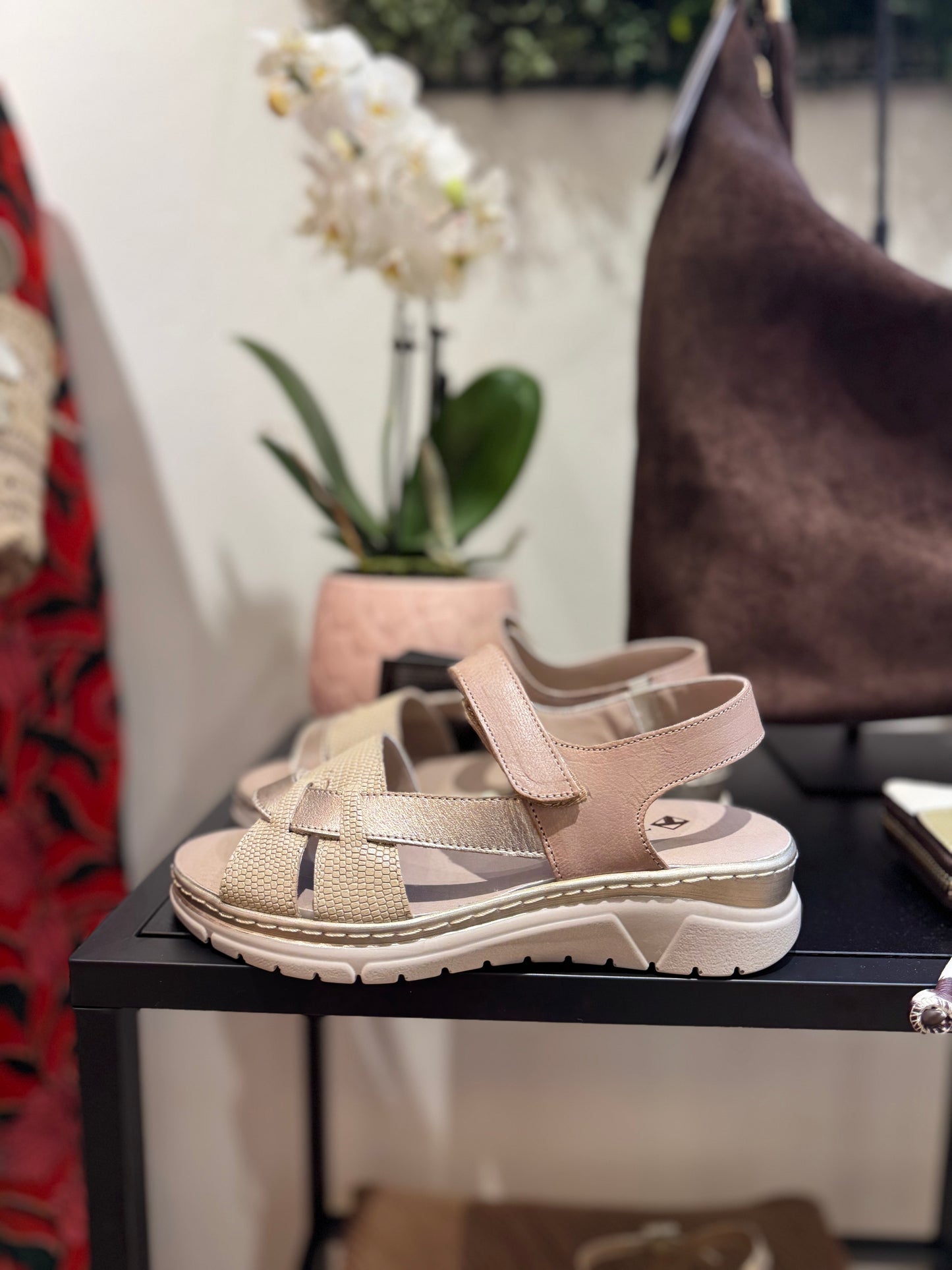 Sandalia Velcro Oro