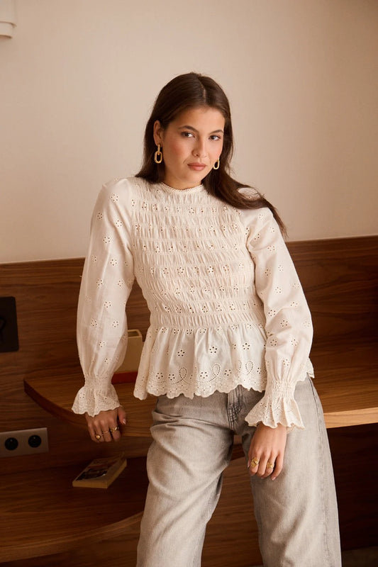 Blusa Con Bordado Inglés y Frunces