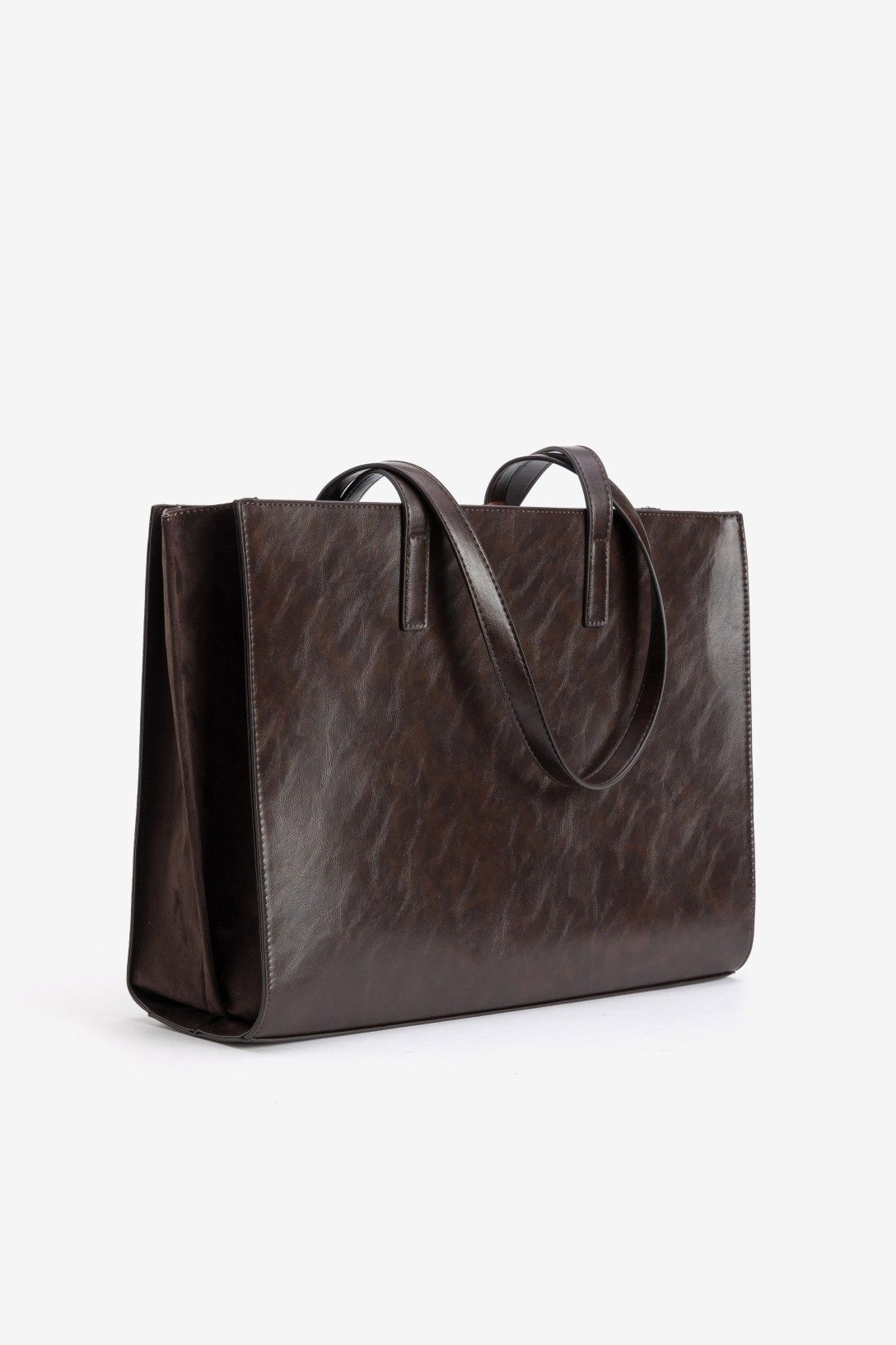 Bolso Ancho en Tono Marrón Charms Decorativo